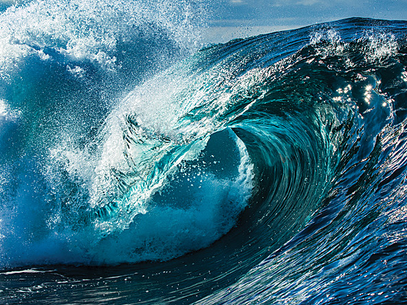 wave crashing