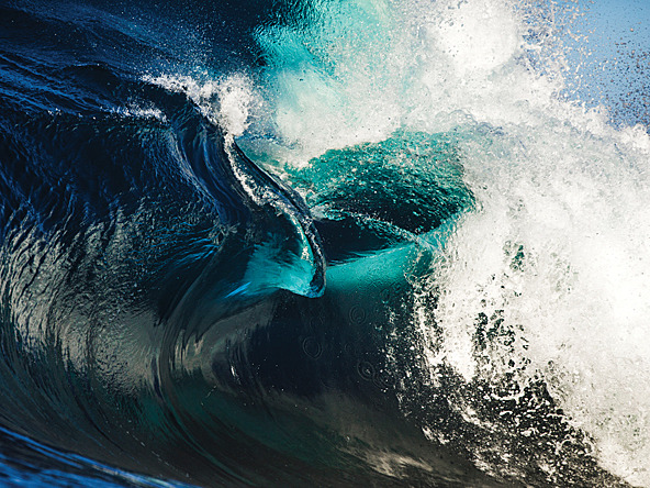 wave crashing