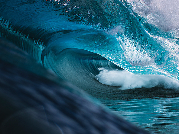 wave crashing